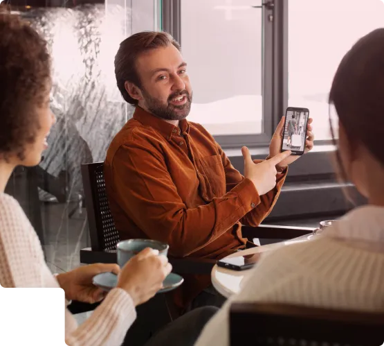 Profissionais em reunião no escritório virtual Diztu