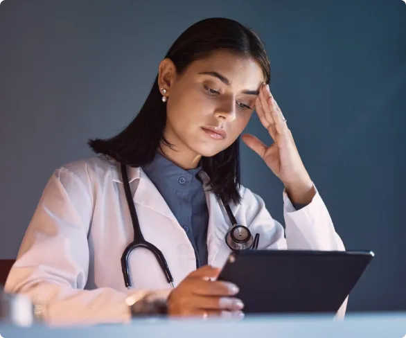 Médico com dor de cabeça por conta de problemas com CNPJ